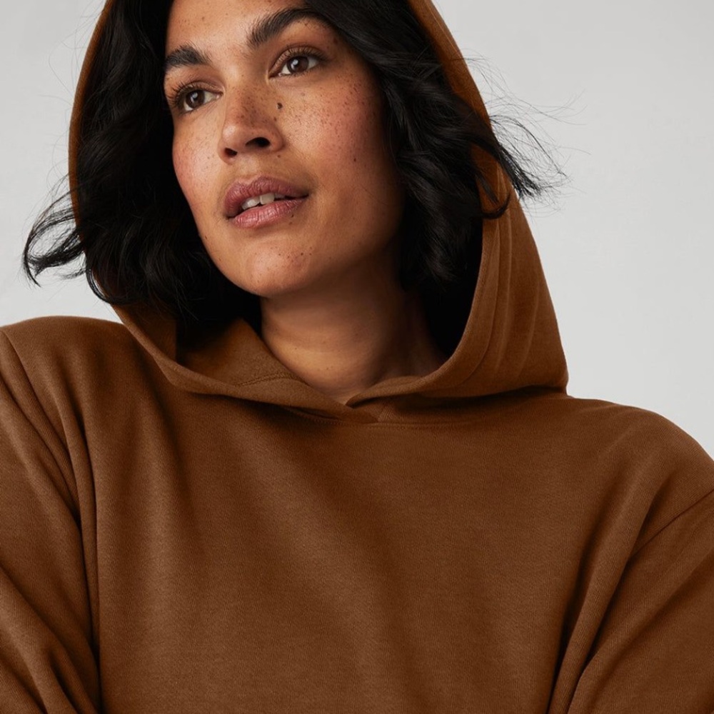 ALO | Cropped Headliner Shoulder Pad Hoodie - Picture 4 of 14